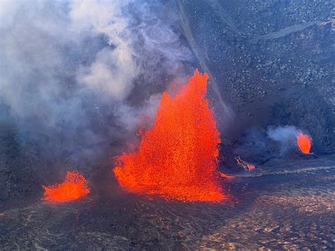 Towering lava fountains of Hawaii's Kilauea volcano trigger closures - balustradellc