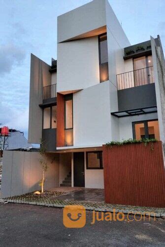 Town House Bagus 3 Lantai Design Modern Minimalis di Pasar Minggu - balustradellc