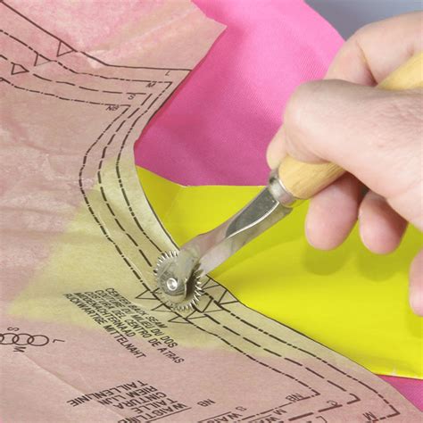 TRACING WHEEL, How to Use Tracing Wheels for Sewing Easy Way TREASURIE