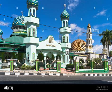 Tradition and Intervention in Indonesian Mosque Architecture: Islam ... - balustradellc