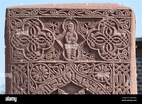 Traditional Stone Carving & Sculpture Techniques- Stone carving of bas ... - muktibox.com