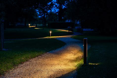 Trail Running Lighting Guide: Stay Safe in the Dark - balustradellc