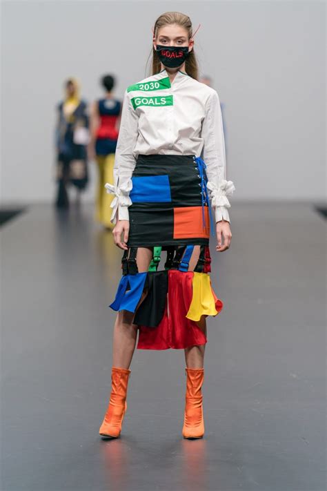 Transforming Fashion: The Power of Upcycled Clothing … - raincitystudios.com