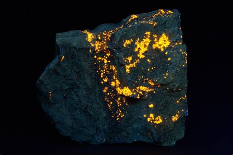 Triboluminescent Gems - National Gem Lab - wintechmobiles.com