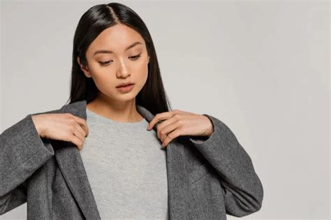 Trik memilih pakaian untuk pemilik bahu lebar - RAPPLER - balustradellc