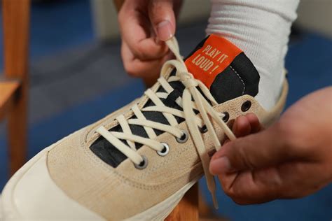Trik Mengikat Tali Sepatu agar Tak Mudah Lepas - balustradellc