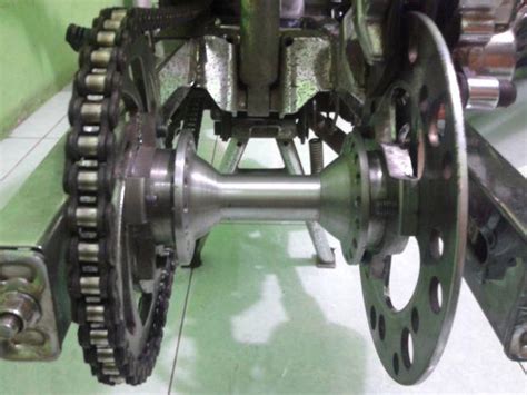 Tromol model Becak dan trusty Made in Jakarta - raincitystudios.com