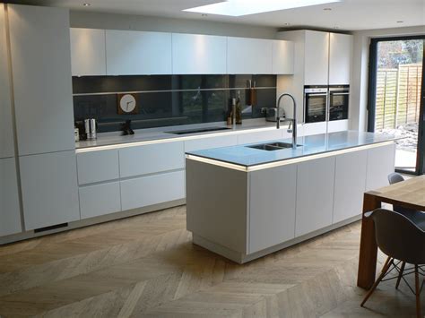 True Handleless Kitchens - Masterclass Kitchens - balustradellc