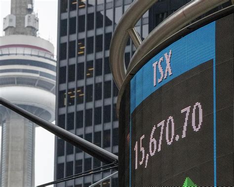 TSX declines, U.S. stock markets flat as U.S. Federal Reserve rate decision looms
