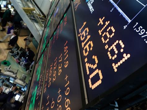 TSX declines Thursday, Wall Street also falls following U.S. inflation report