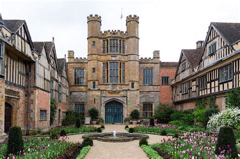 Tudor Architecture: History, Features, and Examples - Archute - balustradellc