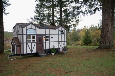 Tudor-inspired tiny house blends old-world charm with minimalist ... - balustradellc