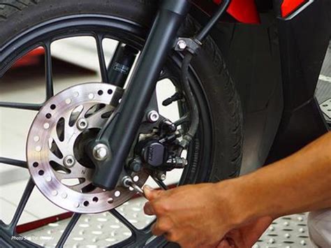 Tuotorial servis rem cakram motor Honda PCX - balustradellc