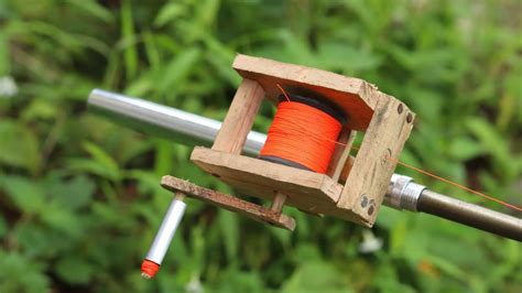 Tutorial on making a fishing reel from used bottles and sandals ... - balustradellc