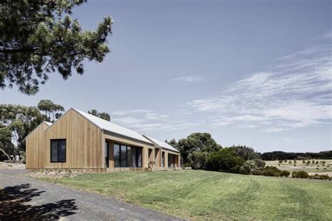 Two Pavilions House: Timber-Clad Architectural Marvel - balustradellc