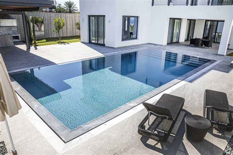 Types of Overflow Pools - Poolique - Construction … - balustradellc