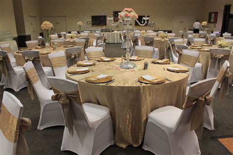 Table linen rentals. Linen made of natural fibers usually shrinks between 4 and 10 percent when washed for the first time. If the linen is washed or dried at high temperatures, the amount of shrinkage ... 