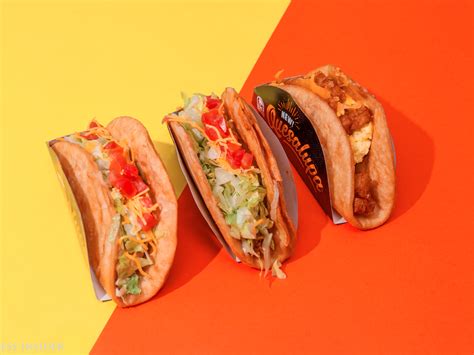 Taco bell healthiest fast food. A soft taco topped with a fried egg is perfect as the first thing you eat in the morning or the last thing you eat at night, even when those lines blur a bit. These have refried be... 