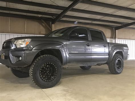 Factory Wheel Size Offset Terrain Type Can 285 Fit in the Spare Location? Final Thoughts Factory Tire Size on Tacoma The factory is relative. It depends on what model you buy and how your truck comes "off the lot". We see anything from a 245/75/16 to a 265/70/17 and it all comes down to what model and trim package you get.. 