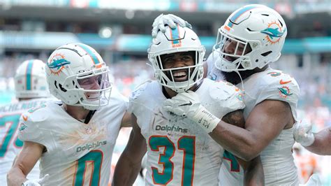 Tagovailoa, Dolphins score most points by NFL team since 1966 in 70-20 win over Wilson, Broncos