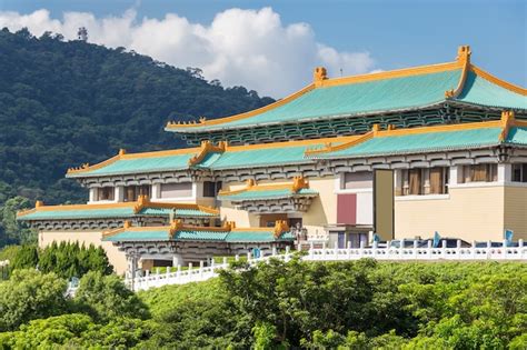 Taiwan gugong museum. What companies run services between Taipei, Taiwan and Gugong Bowuyuan, Taiwan? ... The National Palace Museum, located in Taipei and Taibao, Taiwan, has a permanent collection of nearly 700,000 pieces of ancient Chinese imperial artifacts and artworks, making it one of the largest of its type in the world. ... 