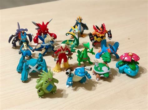 Pokemon Battle Ready! Figure Set, 8 Pieces - Playset with 2 & 3 inch  Figures Pikachu, Scorbunny, Grookey, Sobble, Jigglypuff, Cubone, Vaporeon 