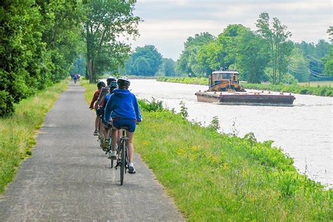 Take a guided cycling tour along the Erie Canal