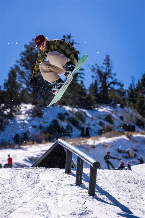 Take this as a sign, head to the slopes at Big Bear Mountain (share with your shred pal)