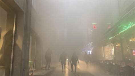Taksim’de 5 katlı binanın çatı katında yangın paniği