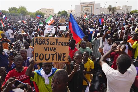 Talks between regional bloc and Niger’s junta yield little, an official tells The Associated Press