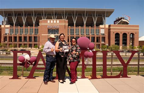 Aug 9, 2023 · Total Rows : 0. Howdy is a comprehensive web portal connecting students, applicants, faculty, staff, parents and former students to their web-based services at Texas A&M University. . 