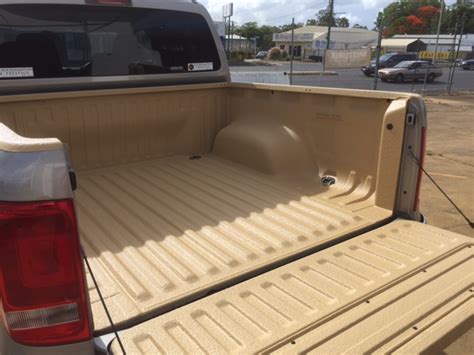Product Description. The 1 US Gallon Raptor Kit is the industry standard in bed liner coating. Each kit contains four of Raptor and one tin of hardener. Each kit covers approximately 125 square feet, enough to do a full size pick-up truck bed. Compatible with both Raptor Schutz and Professional Vari-Nozzle application guns.