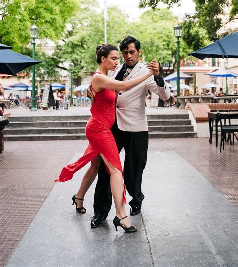  Argentine Tango videos online, performances, shows and free classes, lessons and tutorials. 