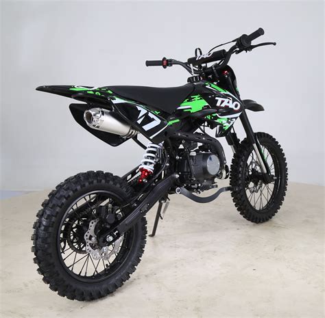 1. 125cc Dirt Bikes: These bikes have a top speed of between 55 and 60 miles per hour, depending on the terrain. 2. 50cc dirt bikes: These bikes are the least powerful of all dirt bikes. It has a top speed of about 20 mph, which makes it perfect for young kids who are just learning how to ride. This bike is also used in some fairly intense .... 