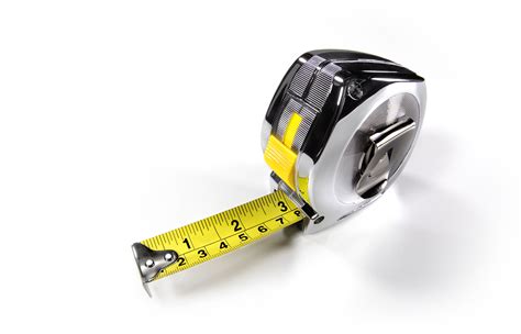 How to Read a Tape Measure: 6 Handy Measuring Tips. It is always important to take accurate measurements when doing any sort of design like home decor or DIY carpentry. Whether you’re measuring space for furniture delivery or starting your own amazing woodworking project, it’s important to know how to use a tape measure.. 