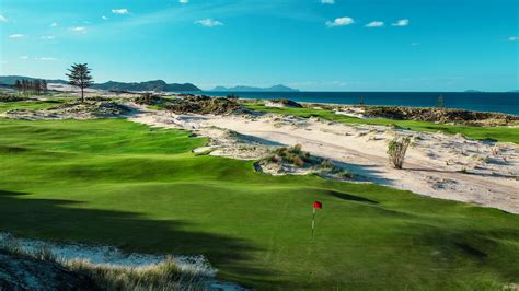 Tara iti golf club. Despite finding itself among the top 10 of Golf Digest’s World’s 100 Greatest Golf Courses since its opening in 2015 (most recently at #6, just behind The Old Course … 