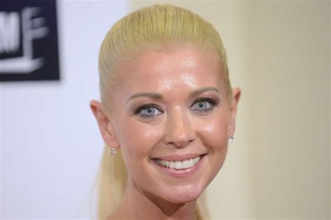 Tara reid nuse. By Treva Bowdoin. Published on: 17:12 PST, Jan 3, 2015. Tara Reid's days of hosting the E! show Wild On may be over, but the bubbly blonde still knows how to get buck wild — she kicked off the New Year by getting buck naked. According to Us Weekly, Tara Reid has spent the last few days flooding her Instagram page with photos of her body. 