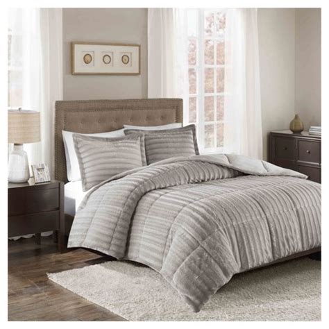 King sized comforters are generally 110 inches by 96 inches. This can vary from manufacturer to manufacturer; comforters labeled as “king-sized” may be slightly larger or smaller t...