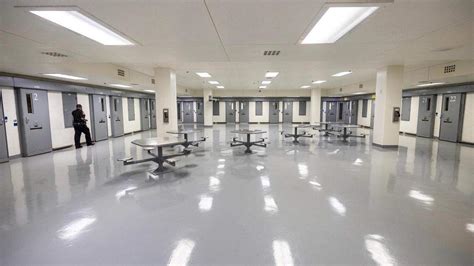 Tarrant county jail.  Ramond Davis Jr.  Search results show last name, first n...