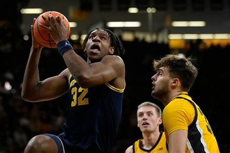 Tarris Reed Jr.’s 19 points  leads Michigan’s hot 2nd half, Wolverines top Iowa 90-80