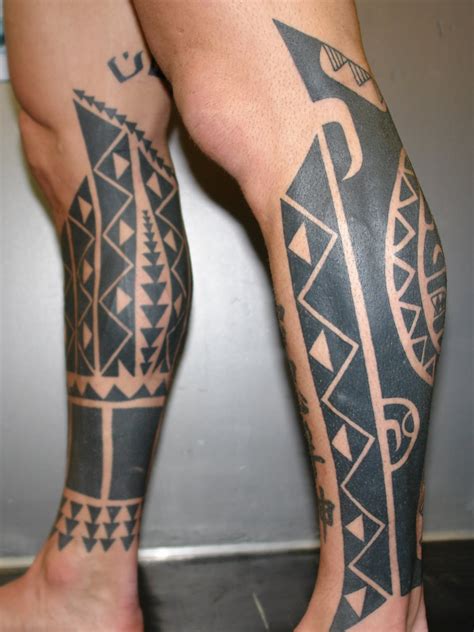 This Hawaiian tattoo on leg is a wrap tattoo art