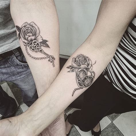 19 ideas geniales de tatuajes para parejas. Inspírate con estos espectaculares tatuajes para parejas, todos muy diferentes y con distintos estilos para todos los gustos, pero ….