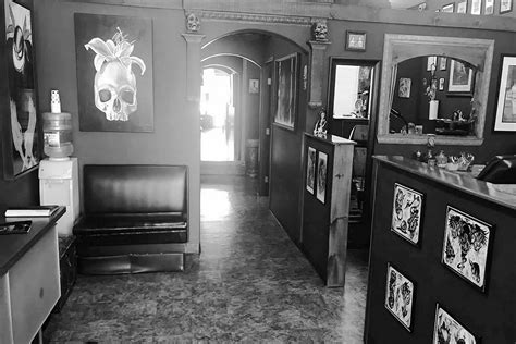 Grey Swan Studio in Marietta, GA is owned and operated by Amber Grey. She specializes in Illustrative, Black and Grey and organically inspired tattoos.. 