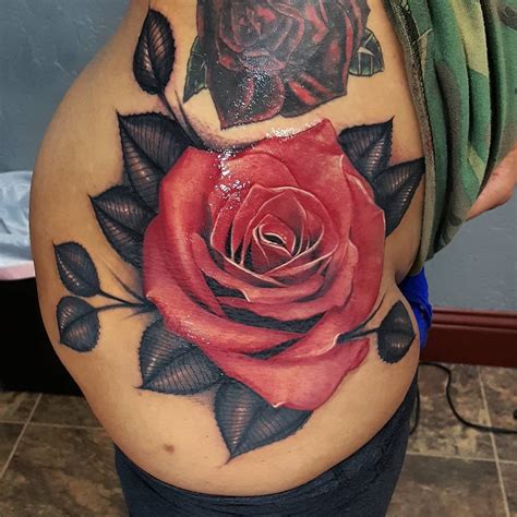 Tattoos hips. Pretty floral composition done on girl's hip, including hibiscus. Floral Hip by Giulia Marotta, artist and owner at Eight Lines Studio in Nova Milanese, Italy. 3D Tattoos 