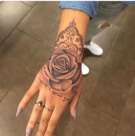 th?q=Tatuaje en la mano