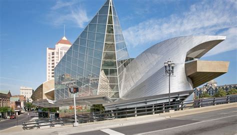 Taubman Museum of Art - Virginia