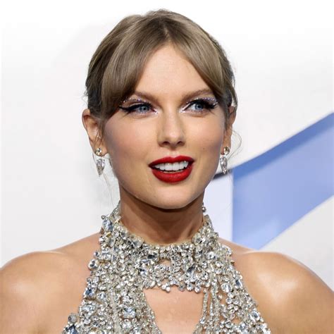 Taylo. Feb 12, 2024 · Taylor Swift traveled to Las Vegas to watch her boyfriend, Travis Kelce, and his team the Kansas City Chiefs play the San Francisco 49ers in the 2024 Super Bowl: see all the photos 