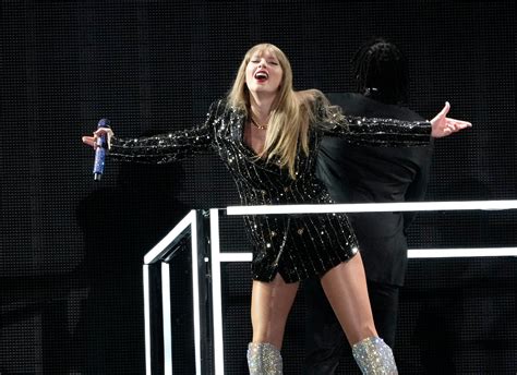 Taylor Swift’s Argentina concert takes political turn as presidential election nears