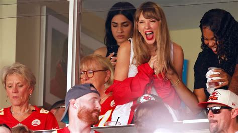 Taylor Swift’s attendance at Chiefs game brings a spike in Travis Kelce jersey sales