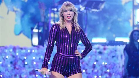 Taylor Swift interrupts ‘Bad Blood’ to defend concertgoer at Philadelphia tour stop